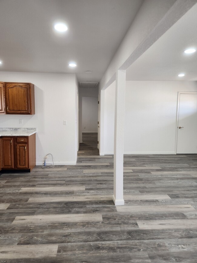 Building Photo - 515 Park St