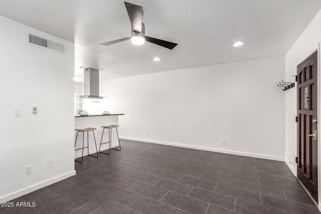 Building Photo - 749 E Montebello Ave