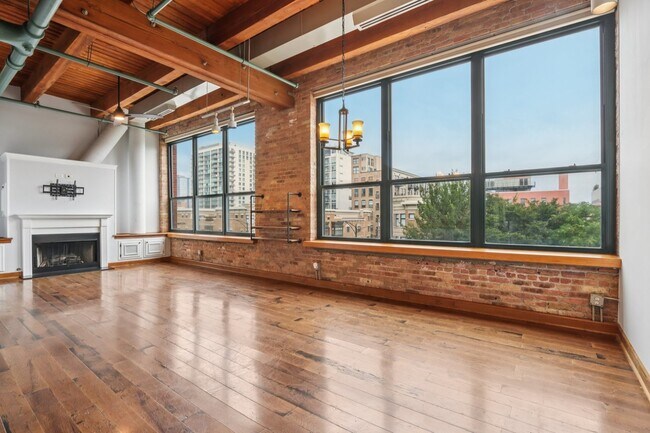 Foto del edificio - 1727 S Indiana Ave