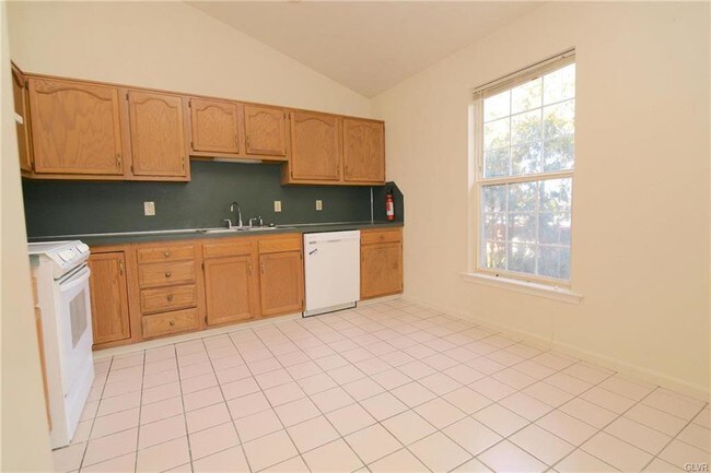 Building Photo - 1040 N 13th St