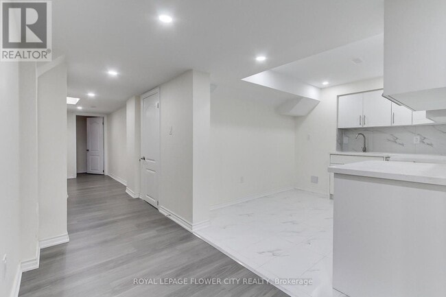 Building Photo - 25 Aird Ct