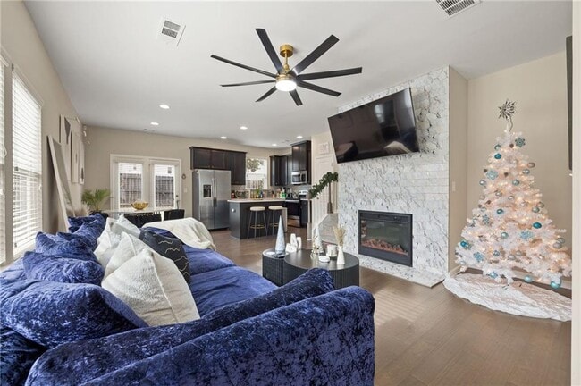 Building Photo - 5011 Longview Walk