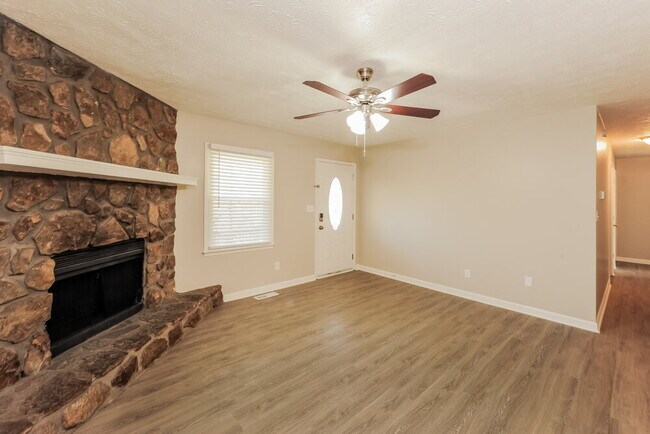 Foto del edificio - 3325 Shady Cove Rd