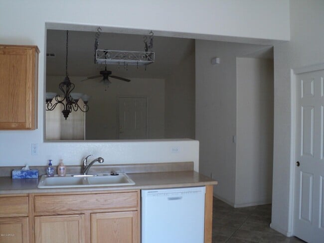Building Photo - 4466 E Coyote Washington Dr