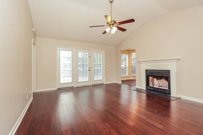 Foto del edificio - 3708 Seasons Dr