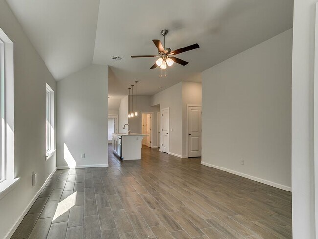 Foto del edificio - 1st Month Free - Stunning New Home!