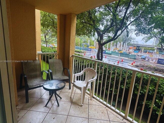 Foto del edificio - 19555 E Country Club Dr