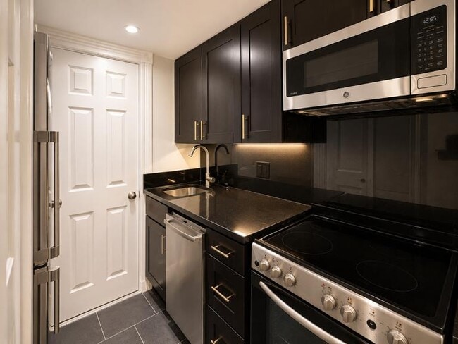 Building Photo - 345 W 53rd St