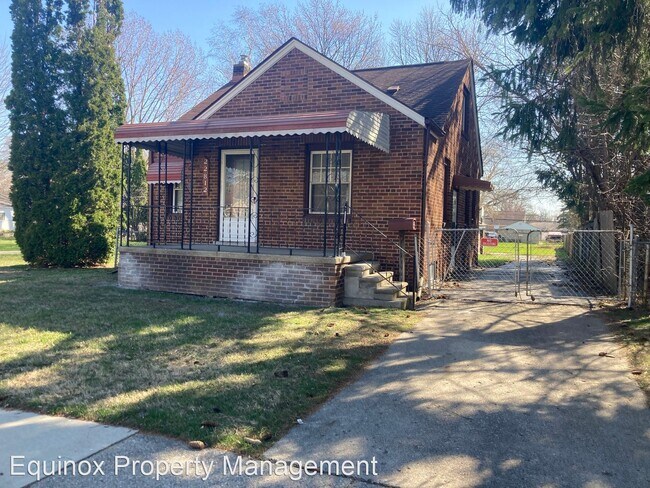 Building Photo - 3 br, 1 bath House - 22812 Oakwood Ave