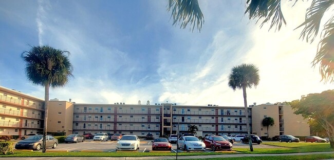 Building Photo - 225 Bonnie Blvd