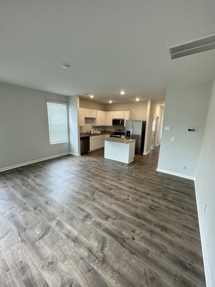 Building Photo - 600 Clifford Heights