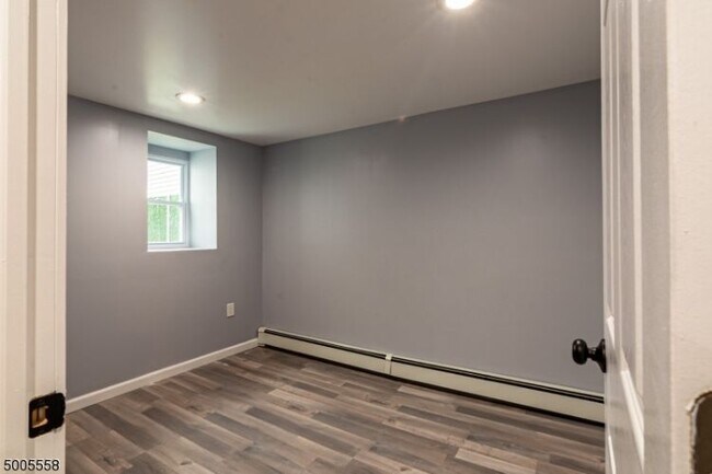 Building Photo - 166 Lincoln Pl