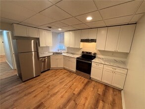 Building Photo - 1138 Arlington Pkwy NE