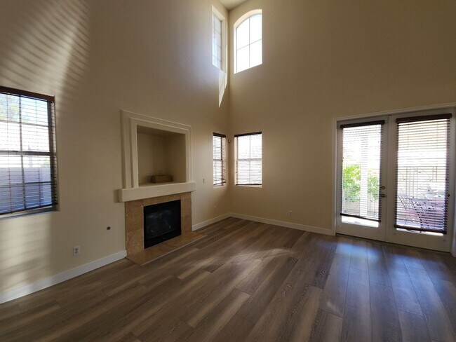 Building Photo - Great Corner Unit Townhouse in the heart o...
