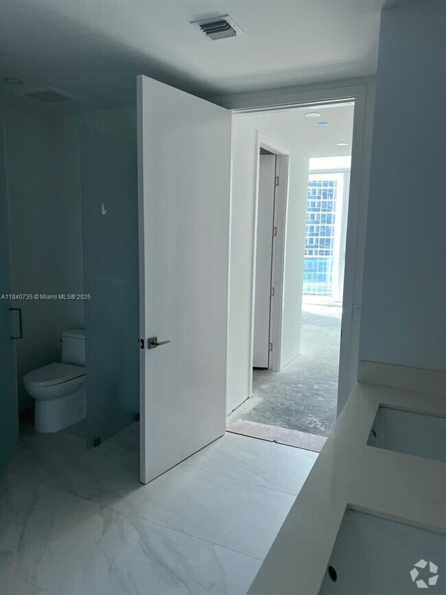 Building Photo - 17550 Collins Ave