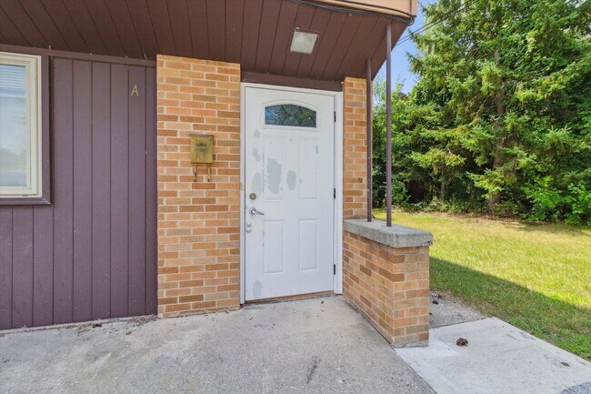 Building Photo - 1014 Bennett Ave