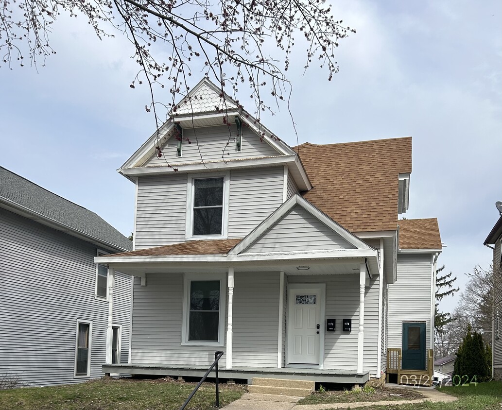 Primary Photo - 1176 Center Pl