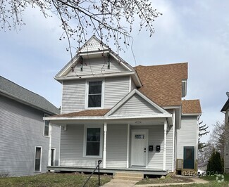 Building Photo - 1176 Center Pl