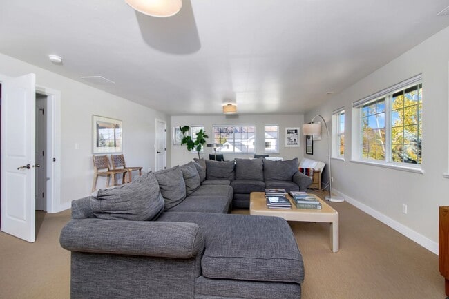 Building Photo - Winter Getaway, Cozy Mountain Modern Lodge