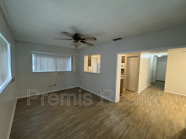 Building Photo - 2772 Lomond Dr