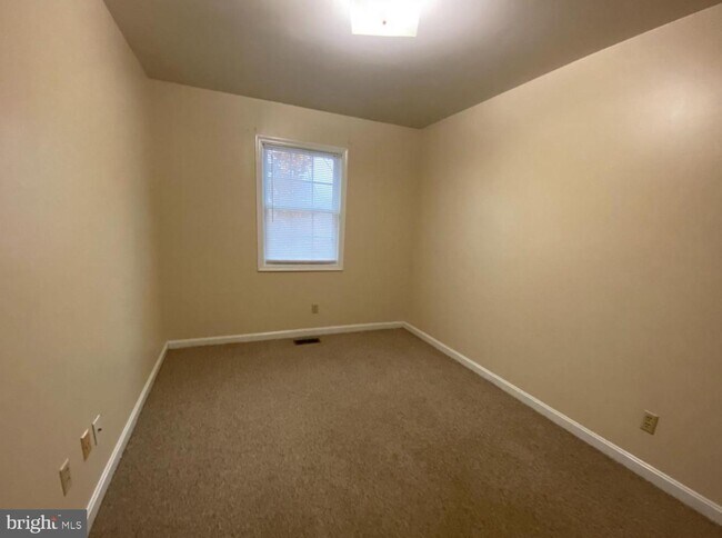 Building Photo - 14 Bentley Ct