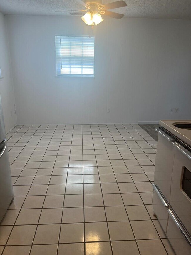 Building Photo - 6826 Austin Ave