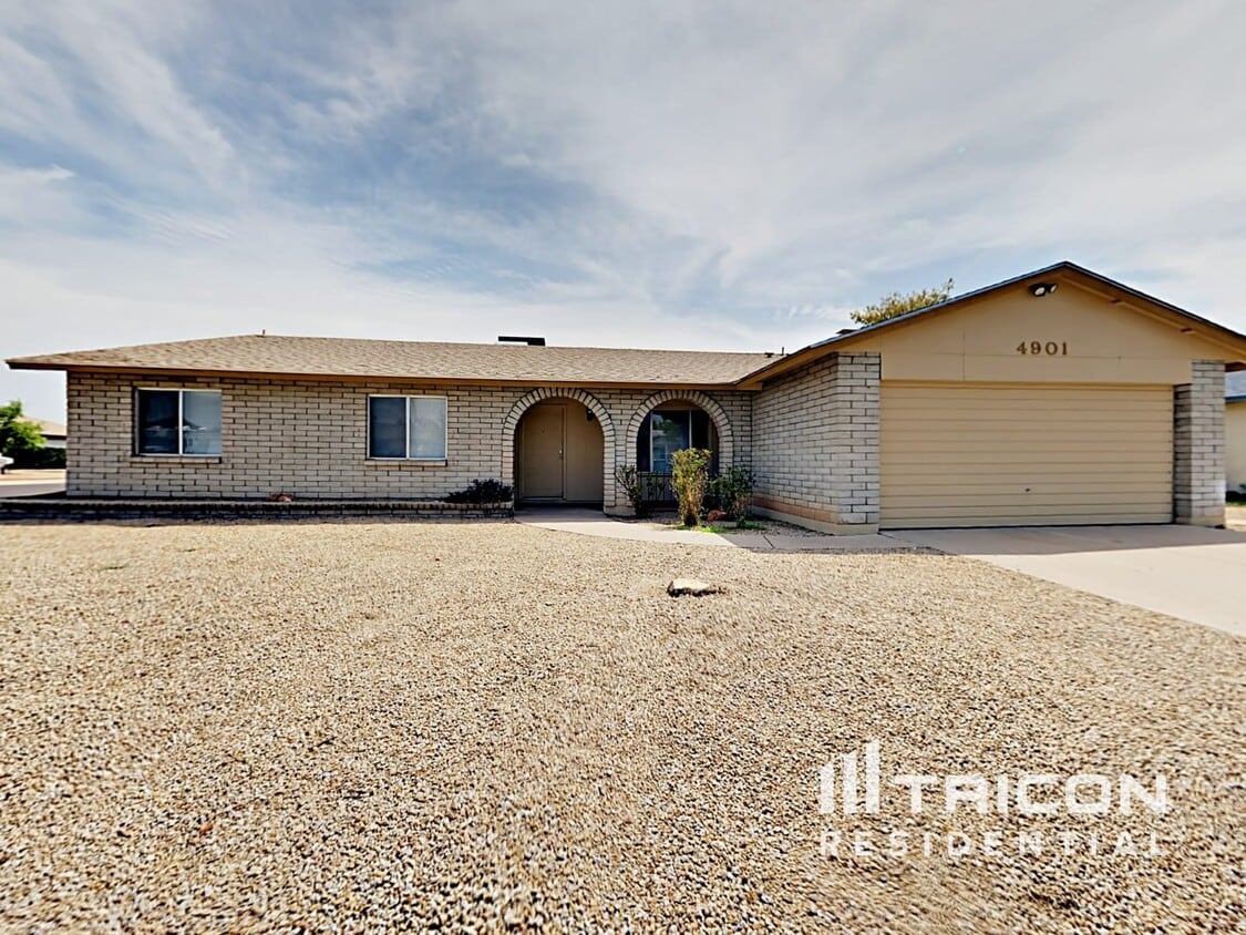 Primary Photo - 4901 W Dahlia Dr