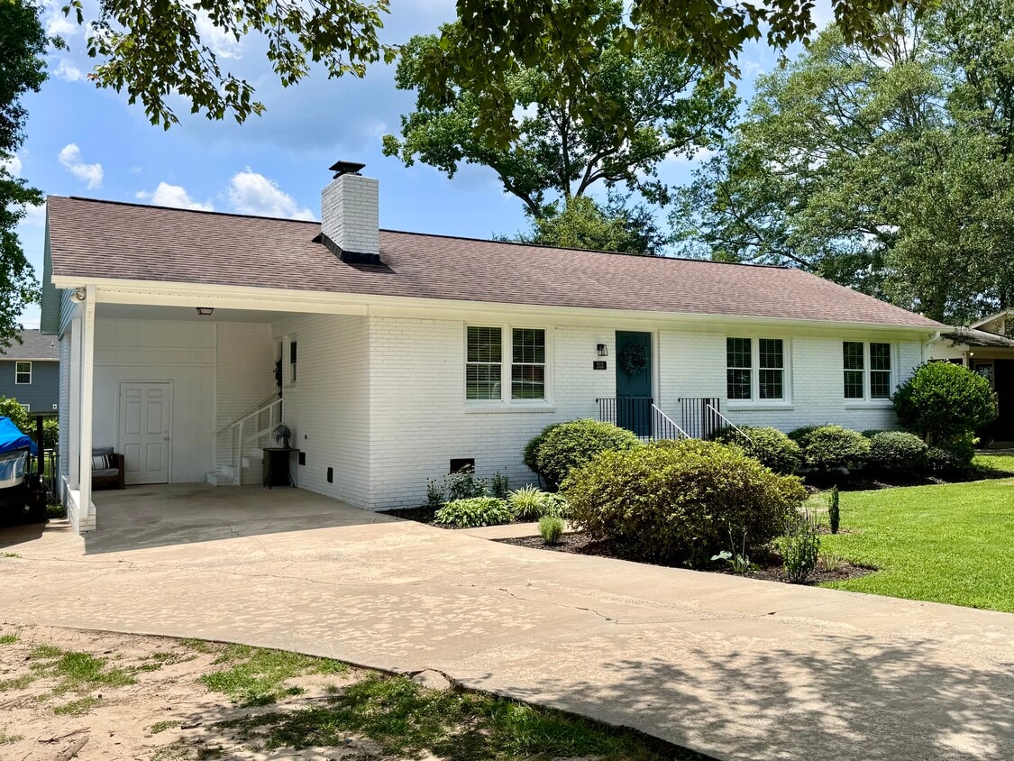 Primary Photo - 213 Westwind Rd
