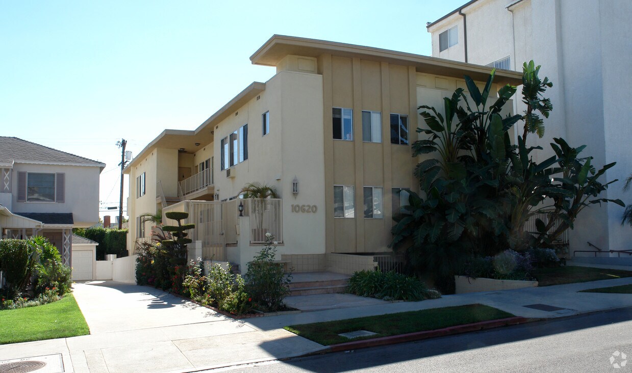 Building Photo - 10620 Wilkins Ave