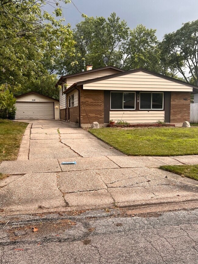 Building Photo - 319 Gentry St