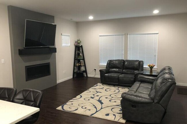 Foto del edificio - Beautiful Modern Bothell Home with Stunning Views