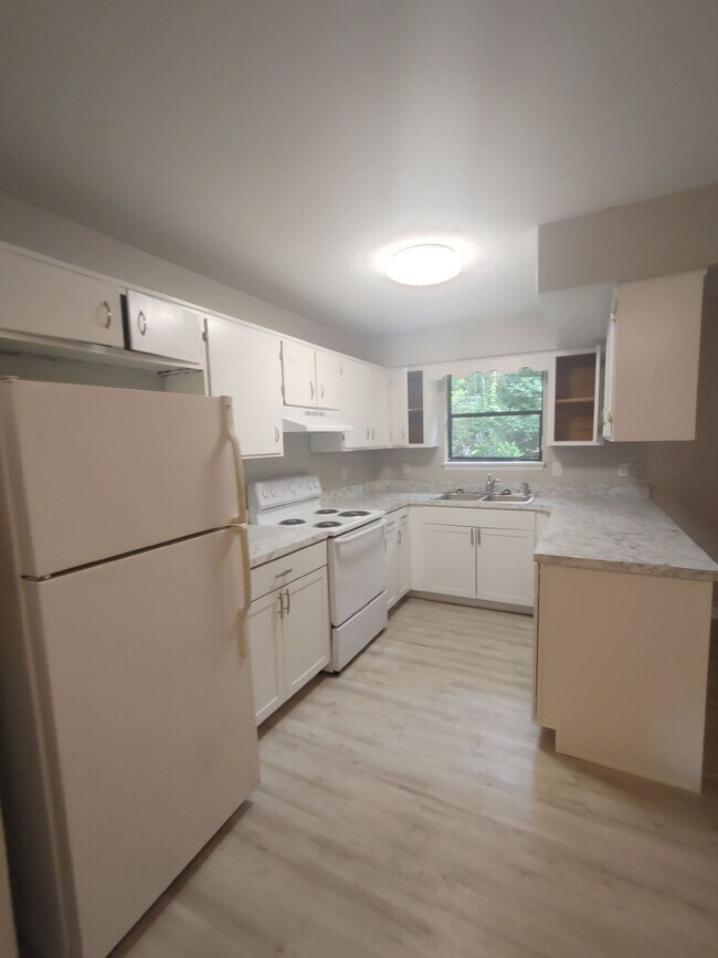 Foto del edificio - Spacious 2 Bedroom/2 Bath