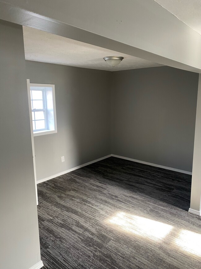 BEDROOM 1 SITTING AREA - 1845 Buffington Ave