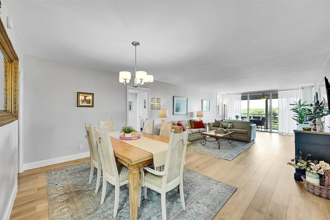 Building Photo - 4020 W Palm Aire Dr