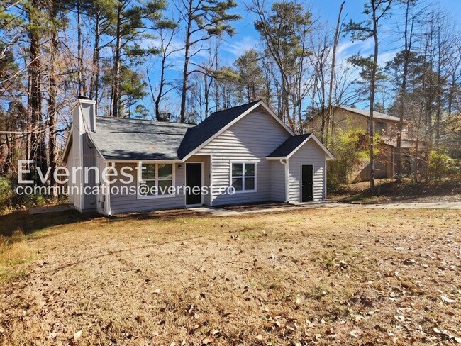 Foto del edificio - 3 Bed, 2 Bath Home with Fenced Yard / Pet-Friendly / Coming Soon!