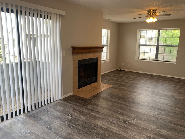 Building Photo - 1 Bedroom unit on Tampico for rent!