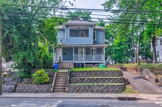 Building Photo - 144 Teaneck Rd
