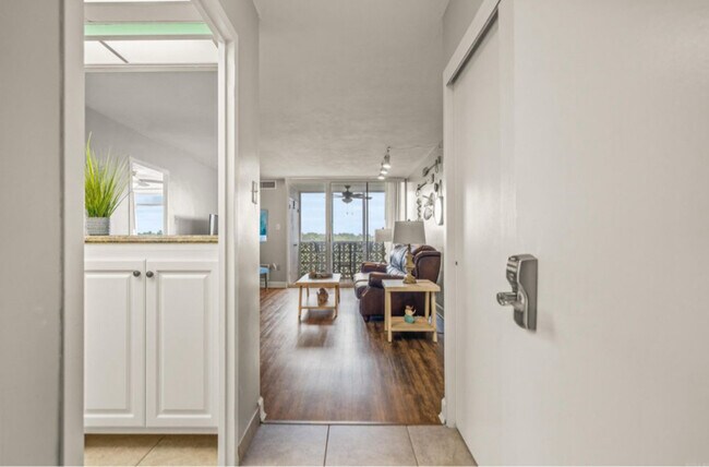 Foto del edificio - 740 Weston Rd