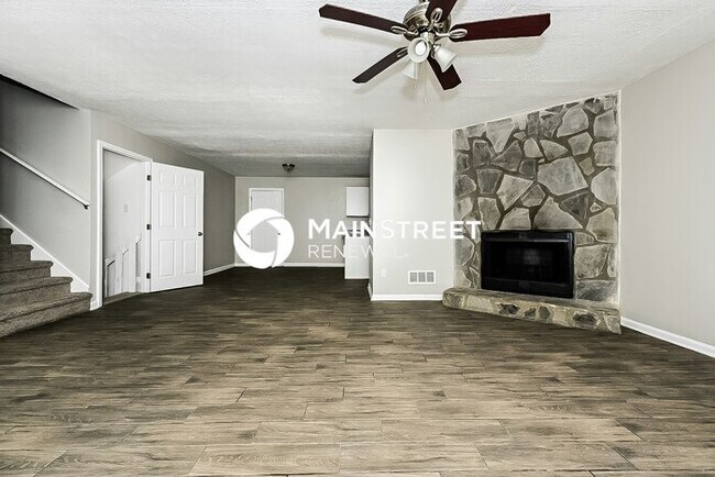 Foto del edificio - 4 Bedroom Pet-Friendly Home in NEWNAN, GA with Main Street Renewal