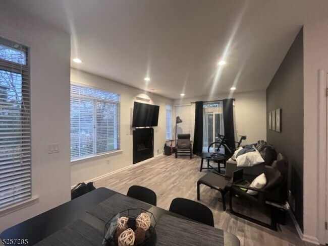 Foto del edificio - 39 Wescott Rd