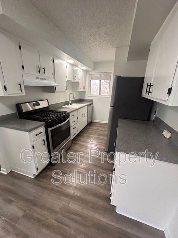 Building Photo - 5006 NW Kalivas Cir