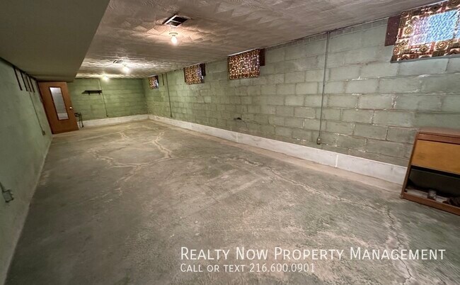 Building Photo - 17618 Chagrin Blvd