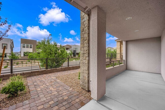 Foto del edificio - COMING SOON 3 Story Beauty in Summerlin!!!