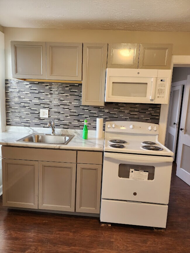Building Photo - Linwood Unit #1