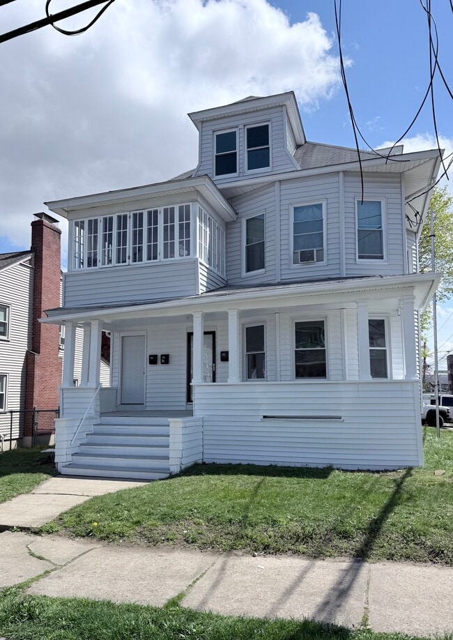 Building Photo - 173 Fairview Ave