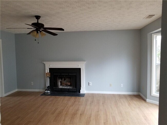 Building Photo - 3180 Tia Ct NW