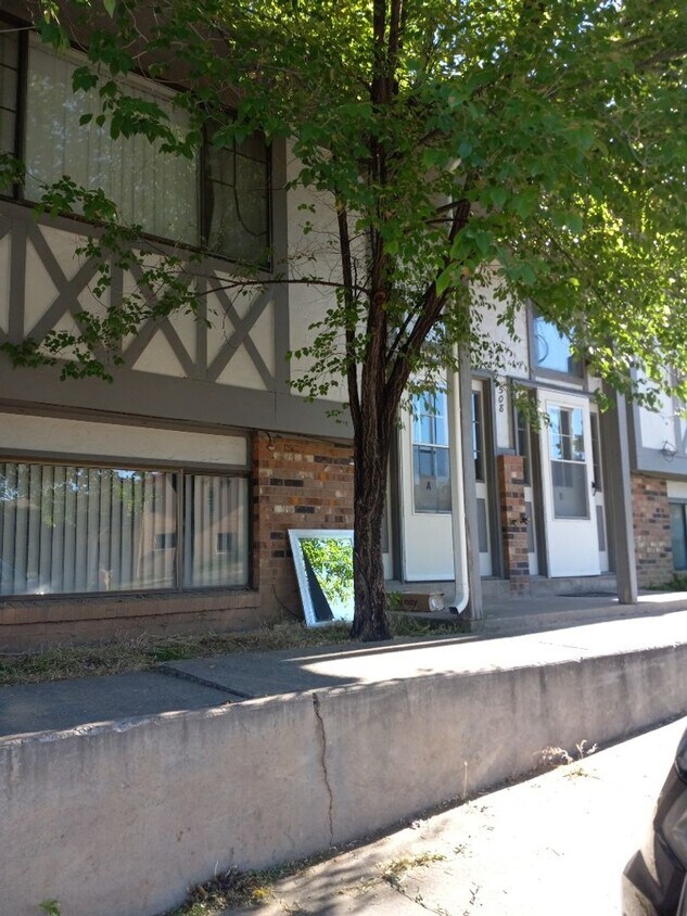 Primary Photo - 508 East 7th Street