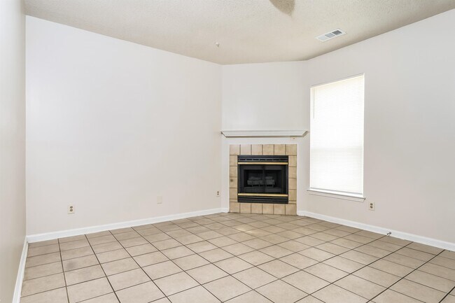 Foto del edificio - 4590 Lindawood Ln