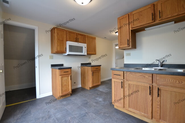 Building Photo - 407 Herkimer St
