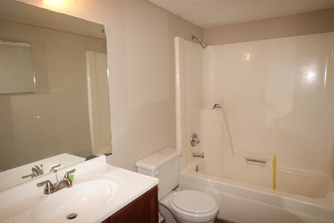 Building Photo - 3615 N Crestview Dr NW
